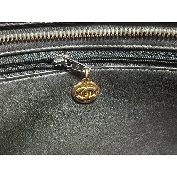 US Based Authentic Chanel CC Printed & Leather Quilted Clutch Bag w Medallion - Picture 13 of 15